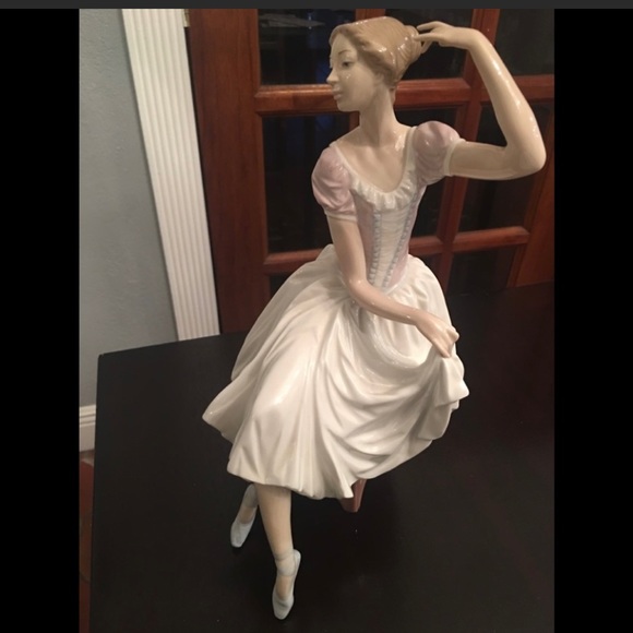 Magnificent Brand Lladró Ballerina Girl Sitting - Picture 2 of 5